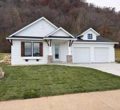2563 Clubhouse DR, Lake City, MN 55041