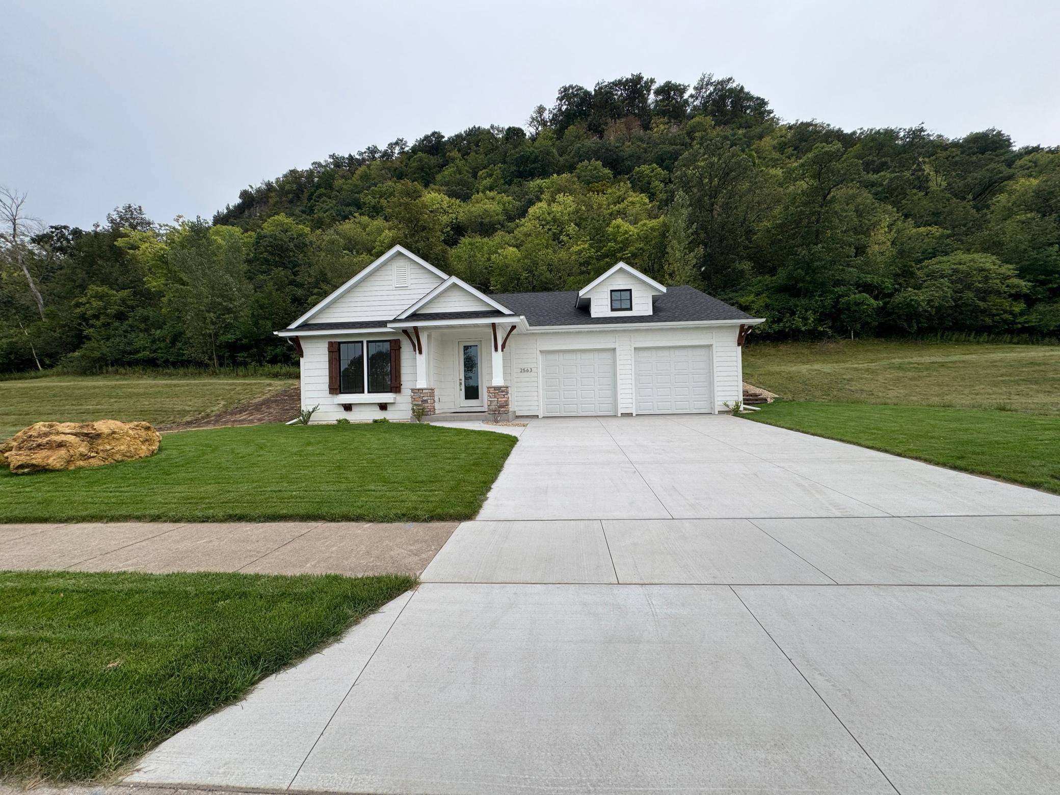2563 Clubhouse DR, Lake City, MN 55041