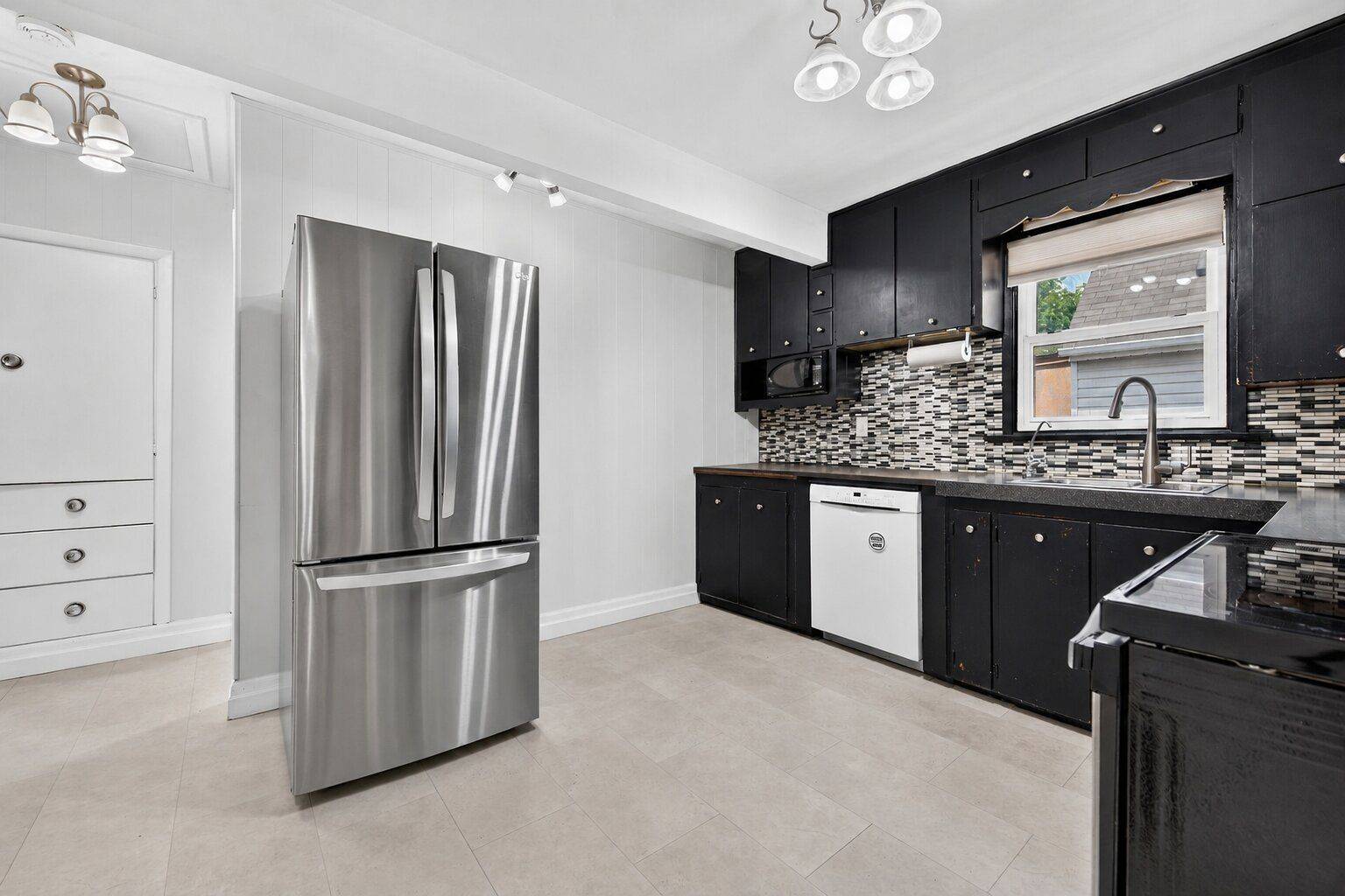 302 East 28th ST, Hamilton, ON L8V 3J3