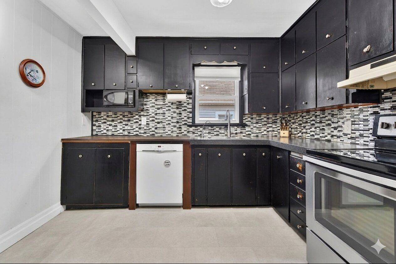 302 East 28th ST, Hamilton, ON L8V 3J3