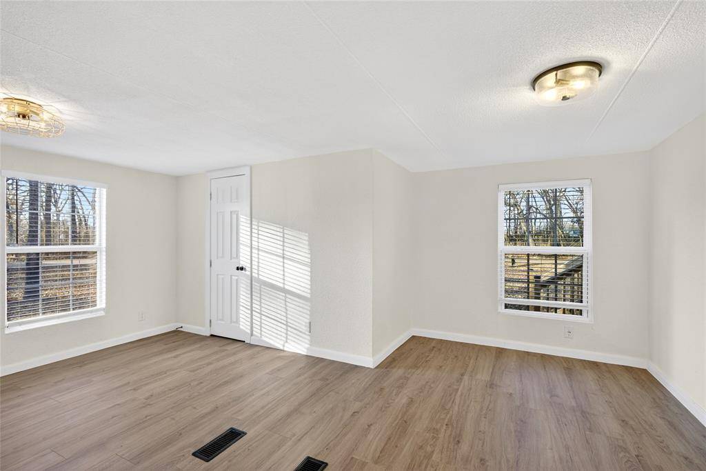 237 Wildflower Drive, Gun Barrel City, TX 75156