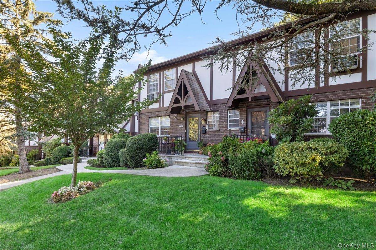 36 Yorkshire DR, Suffern, NY 10901