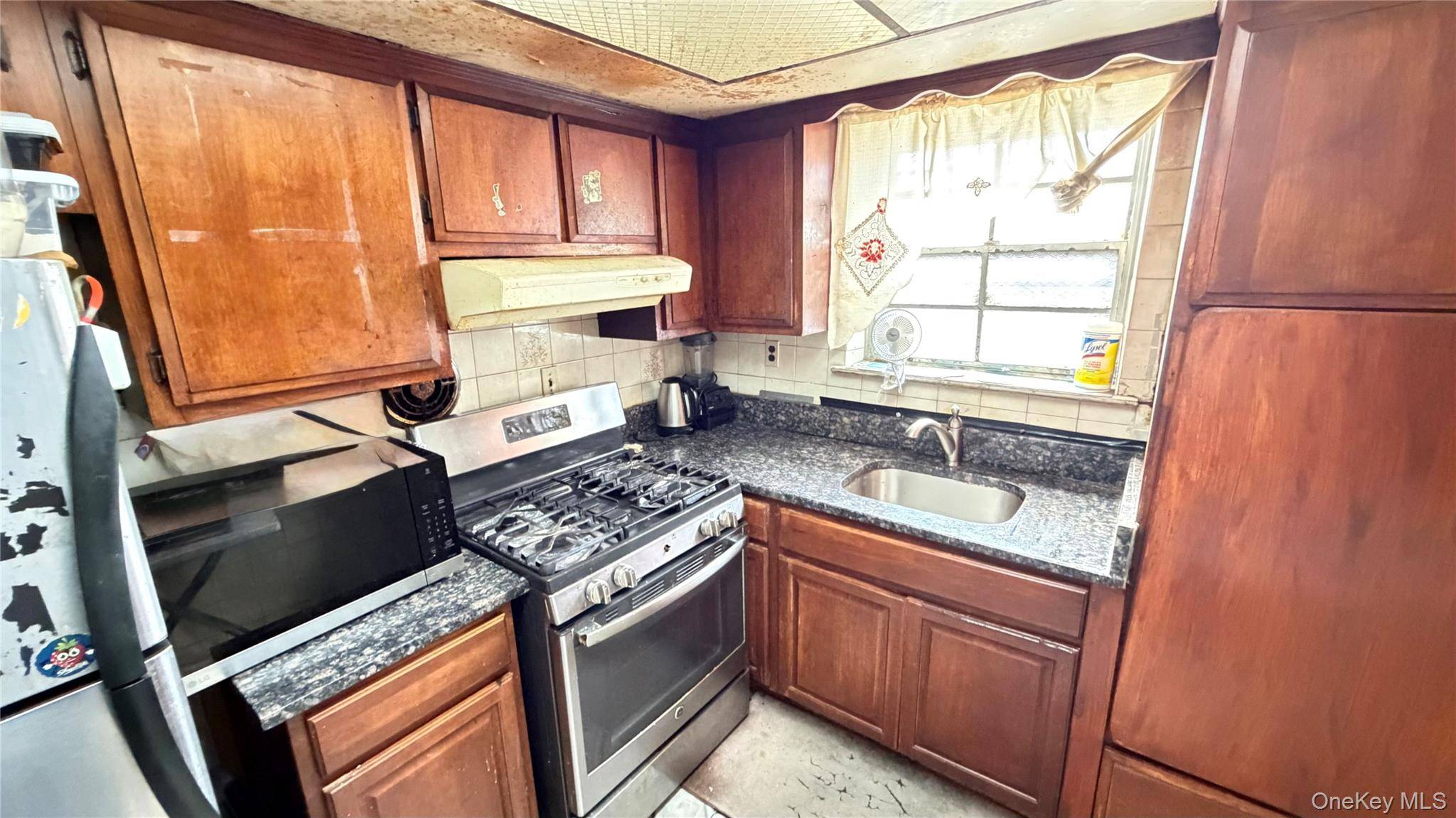 2016 Lafayette AVE, Bronx, NY 10473