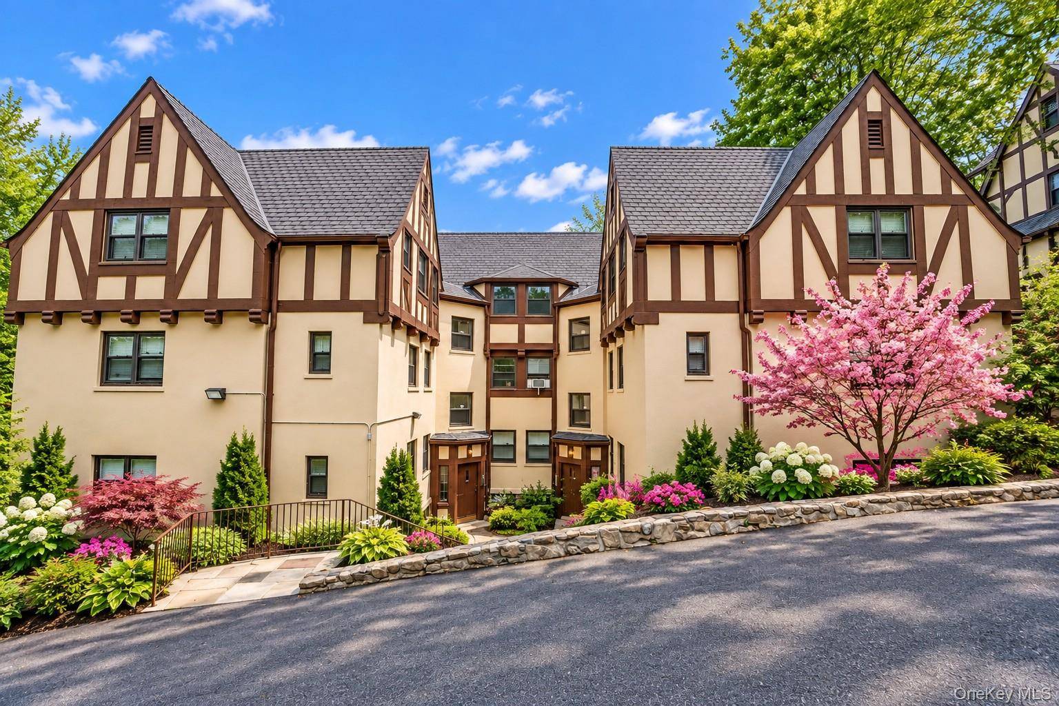 64 kensington RD #3B, Bronxville, NY 10708