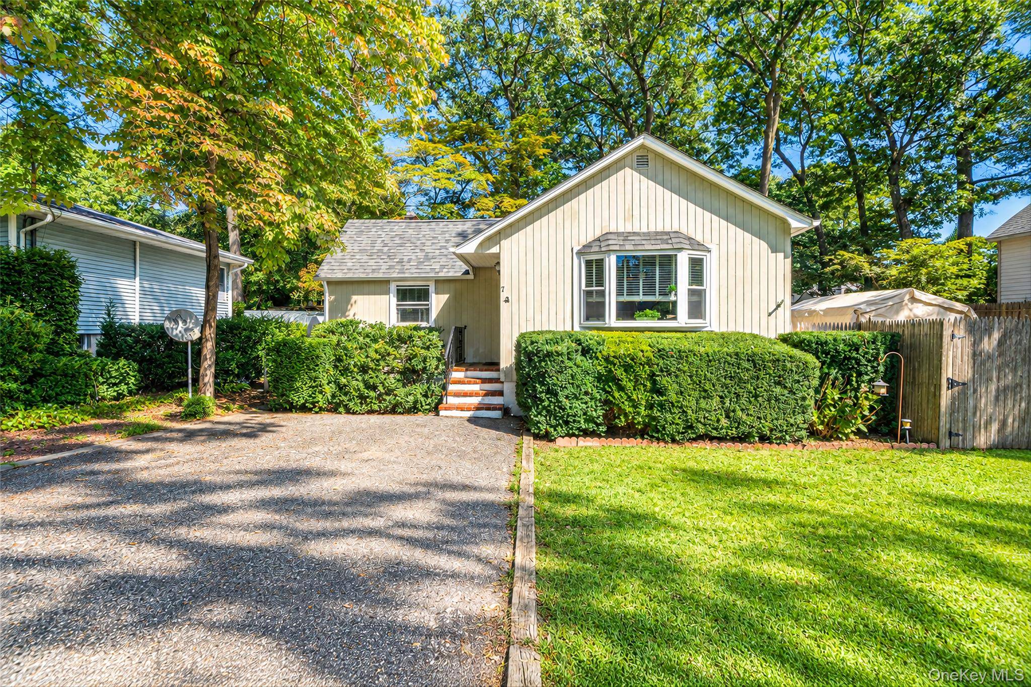 7 Beacon DR, Sound Beach, NY 11789