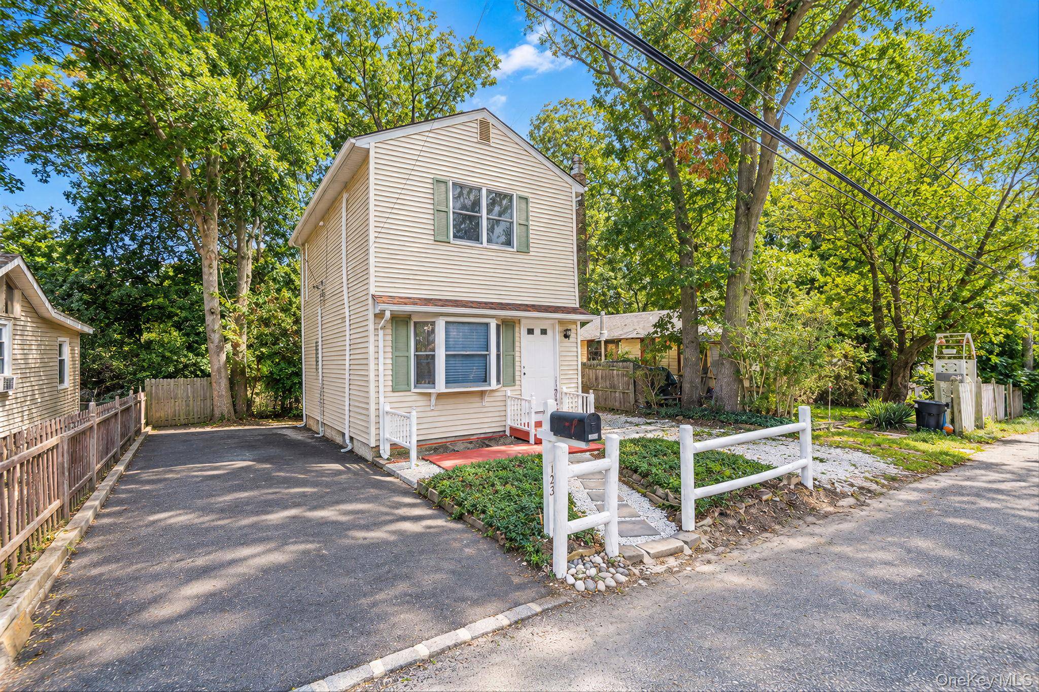 123 Denton ST, Patchogue, NY 11772