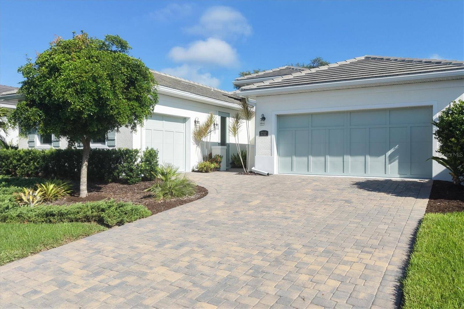 7717 SANDHILL LAKE DR, Sarasota, FL 34241
