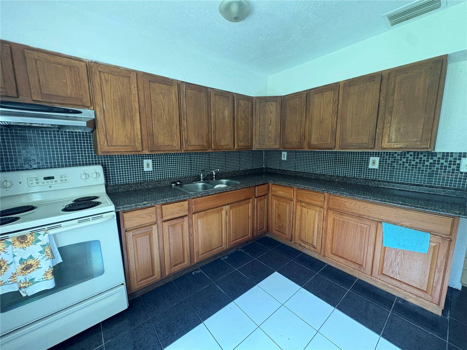 465 AUSTIN ST, Lake Wales, FL 33853