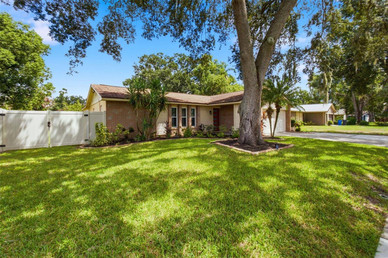 613 PINE FOREST DR, Brandon, FL 33511