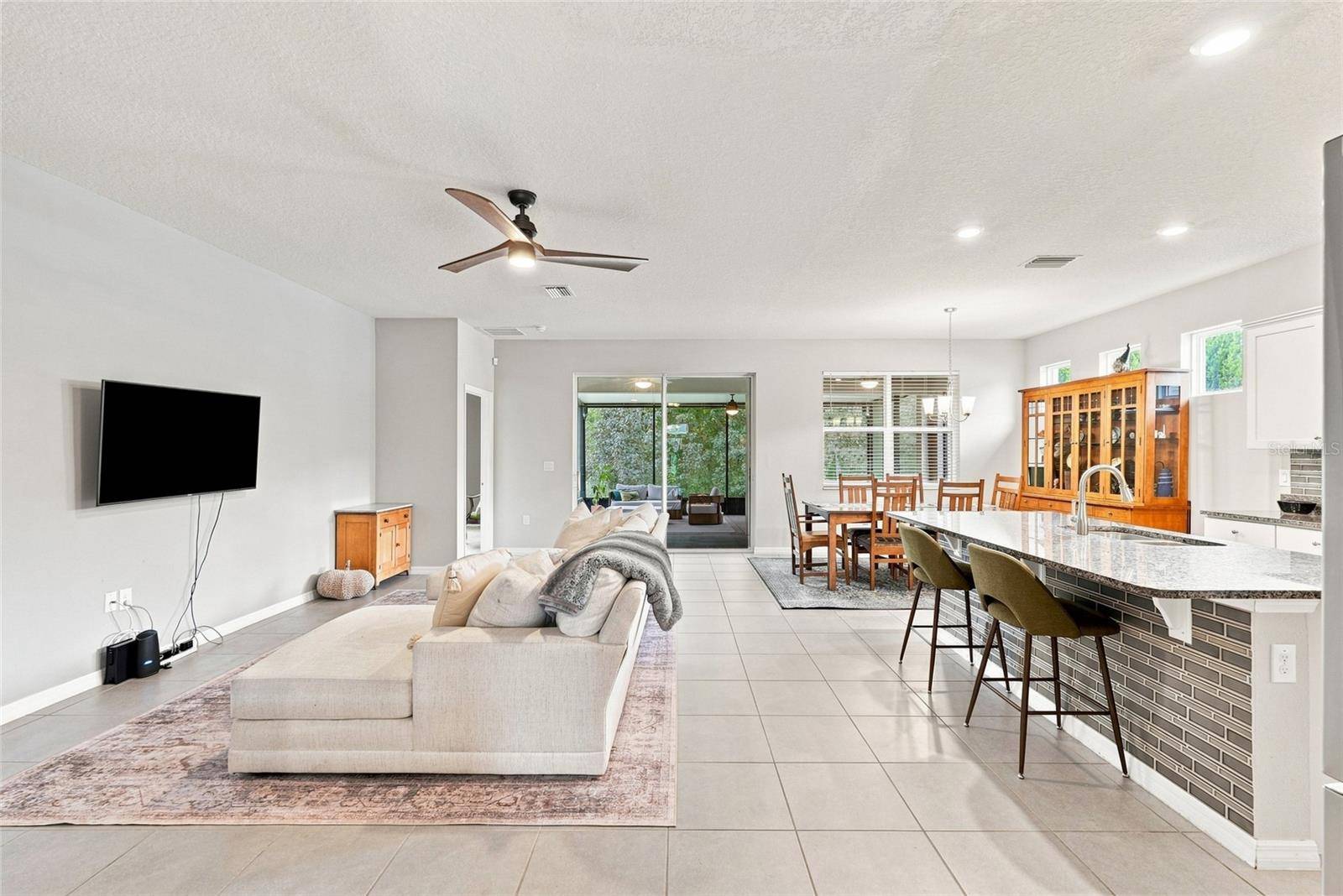 12387 EASTPOINTE DR, Dade City, FL 33525