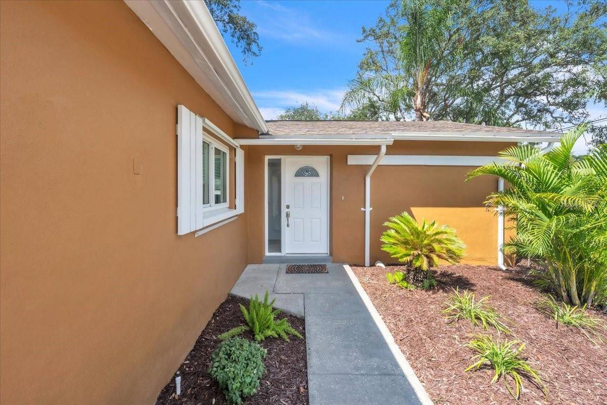 1818 LILLIAN AVE, Tarpon Springs, FL 34689