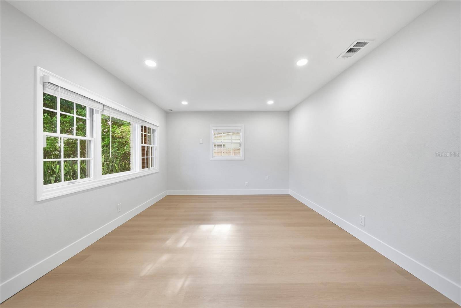 5401 E 98TH AVE, Temple Terrace, FL 33617