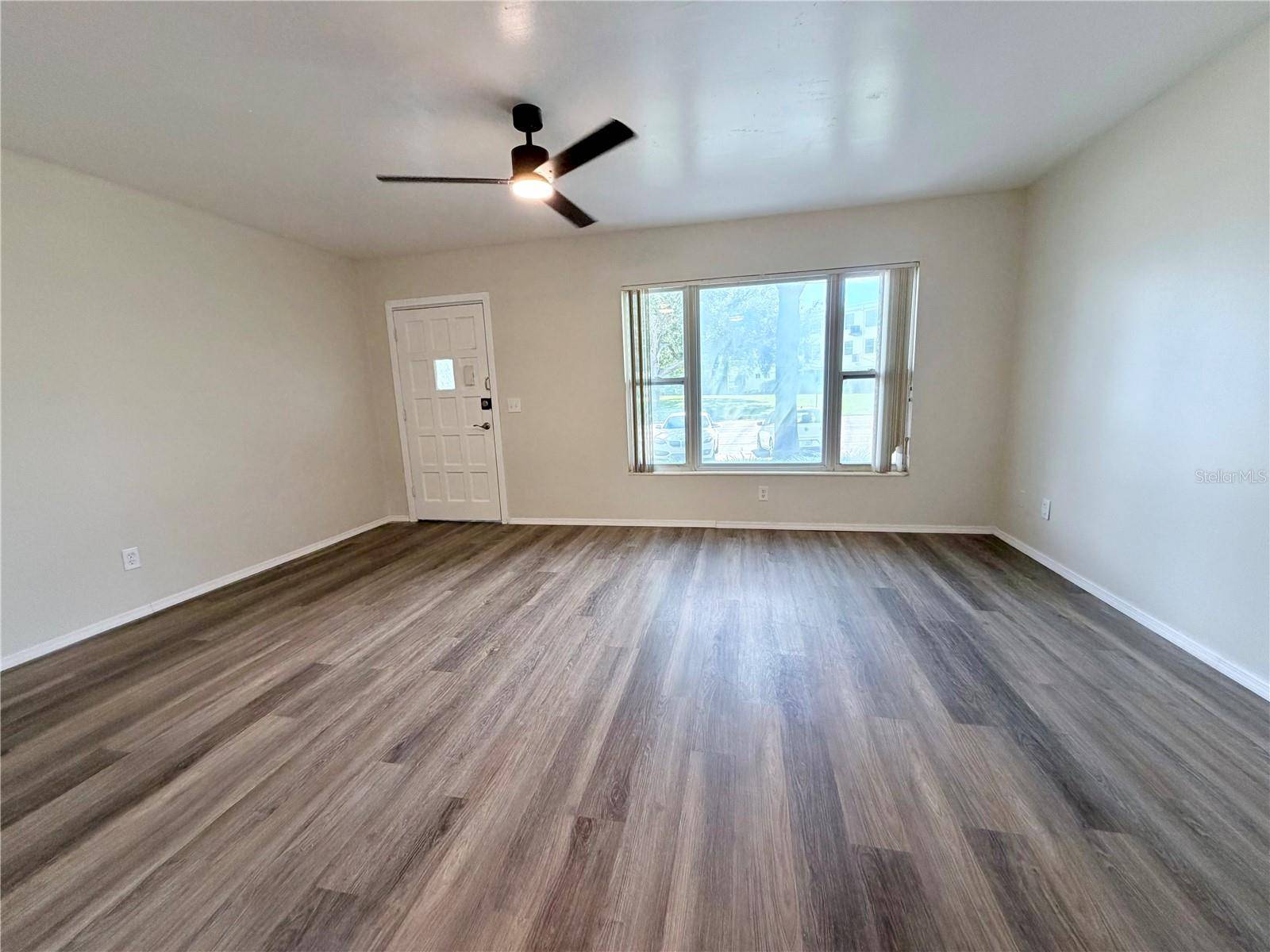 2100 WORLD PARKWAY BLVD #20, Clearwater, FL 33763