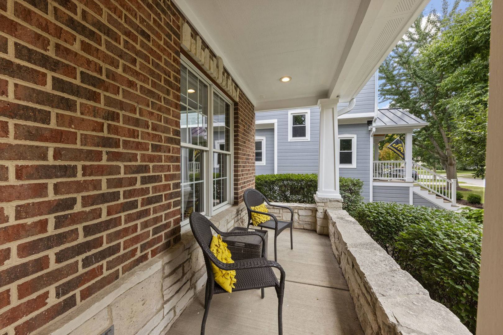 133 N Clinton AVE, Elmhurst, IL 60126