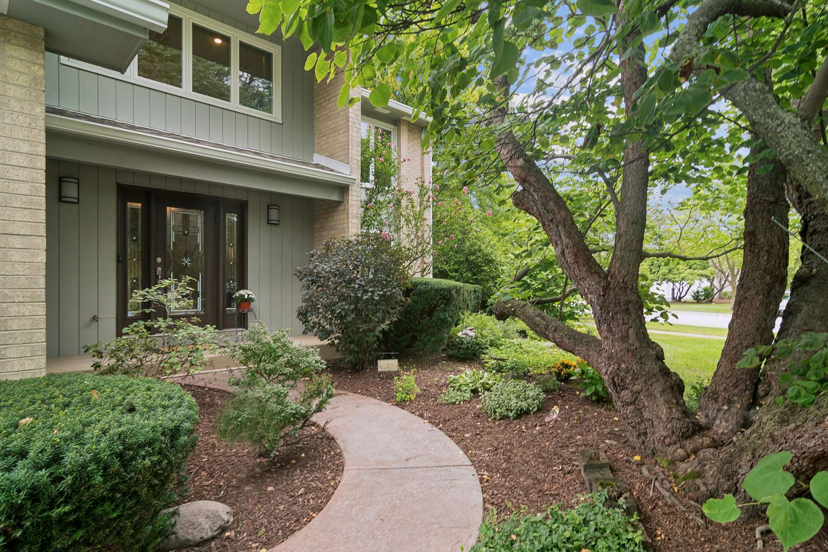 1310 Hidden Lake DR, Buffalo Grove, IL 60089
