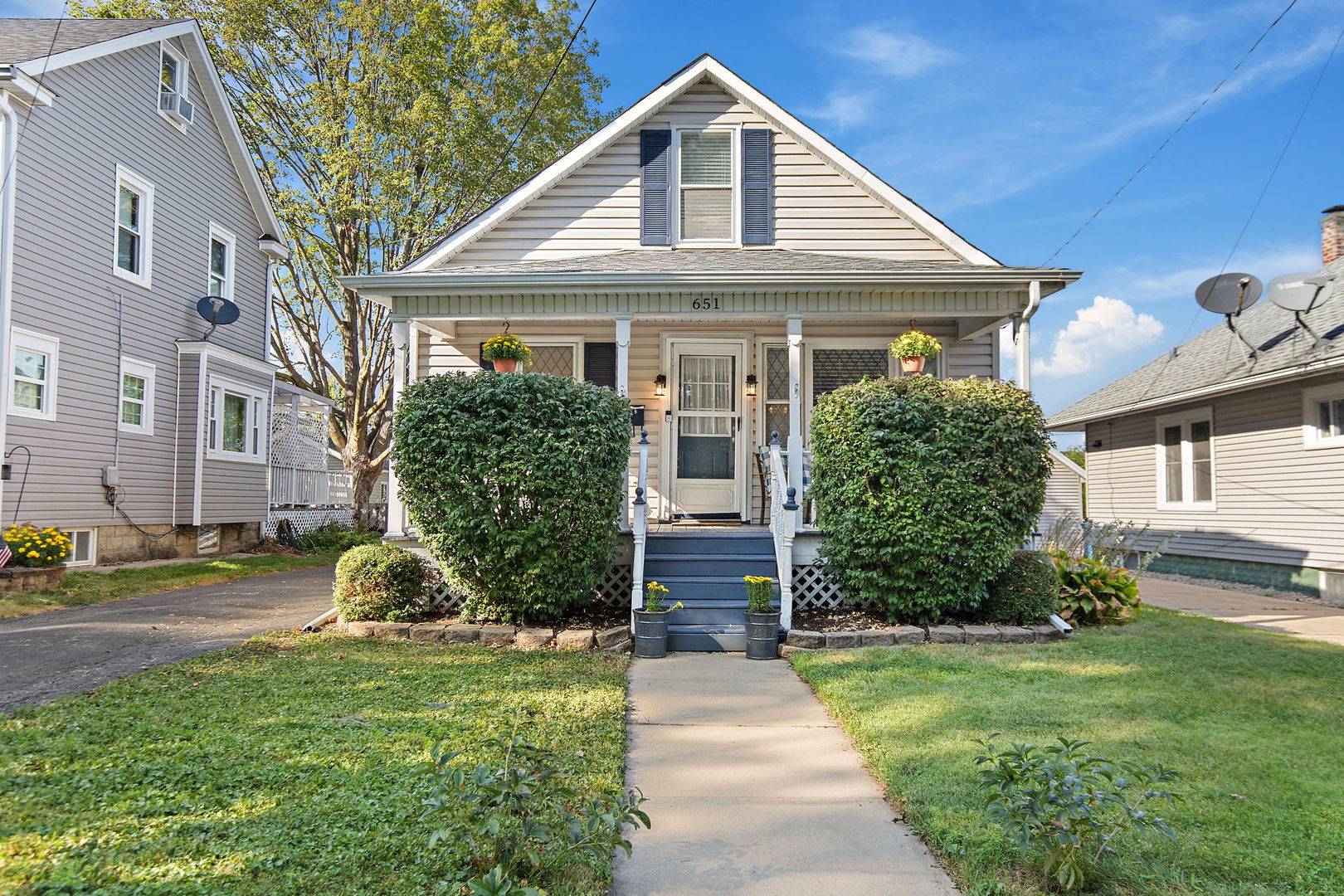 651 W New York ST, Aurora, IL 60506