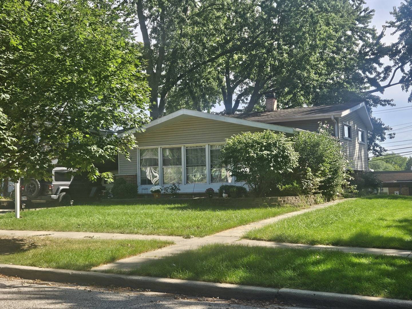 411 South ST, West Dundee, IL 60118