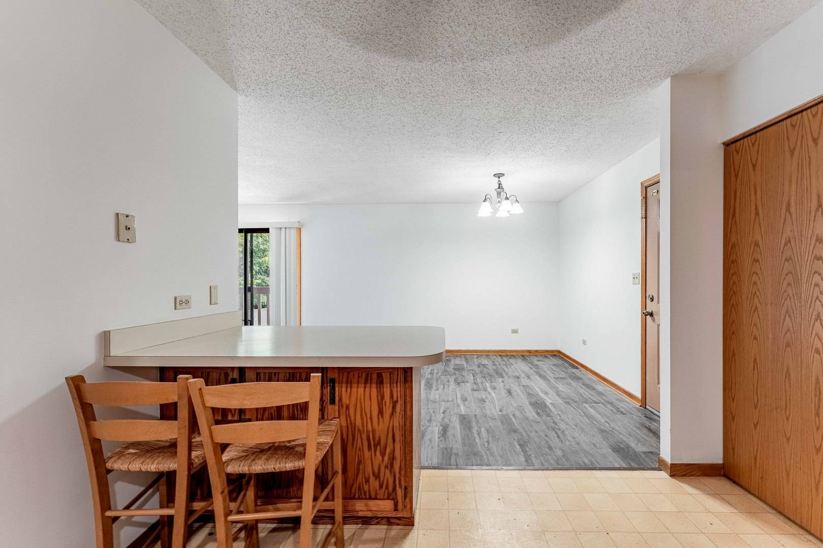 884 N Prairie AVE #2B, Joliet, IL 60435