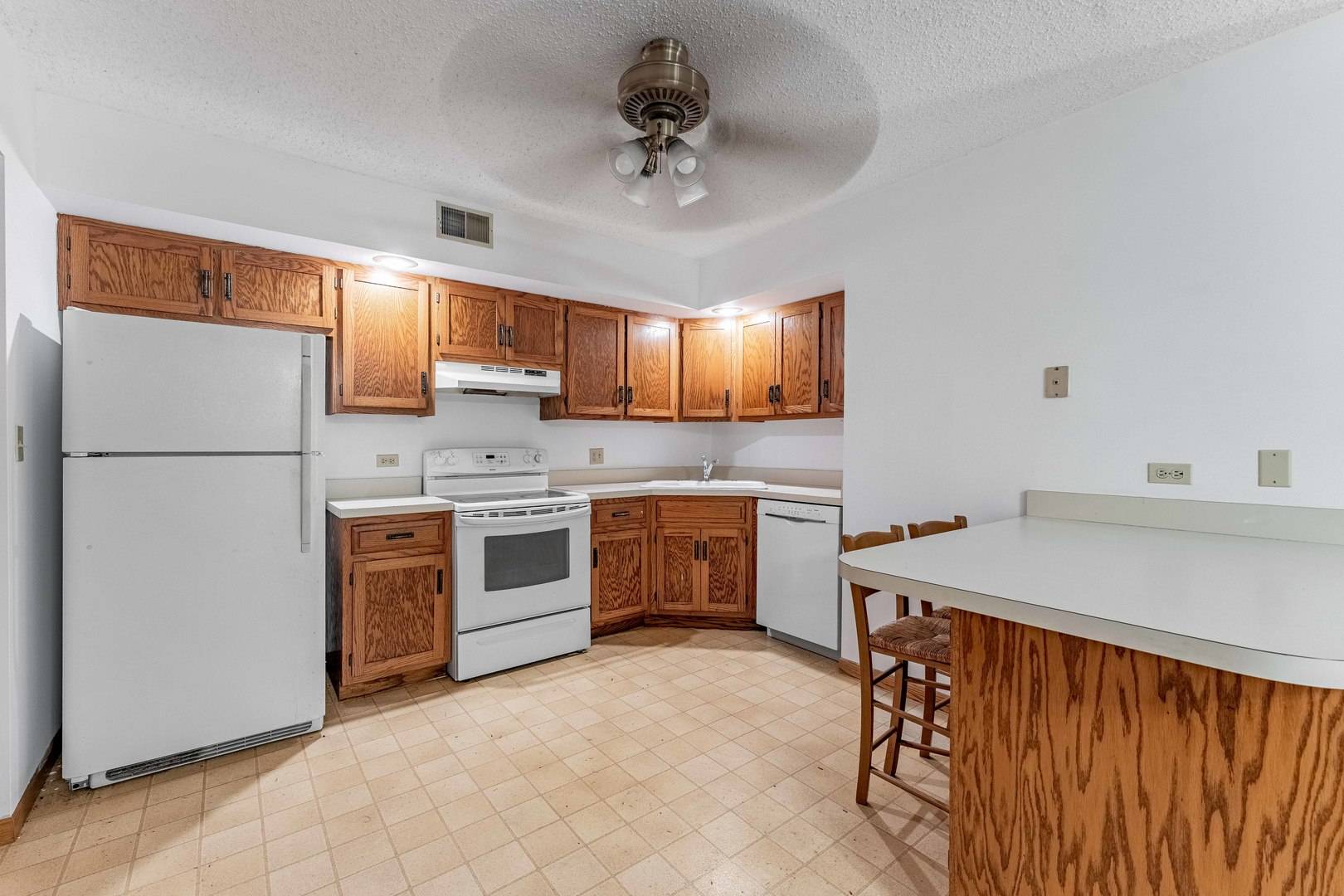 884 N Prairie AVE #2B, Joliet, IL 60435