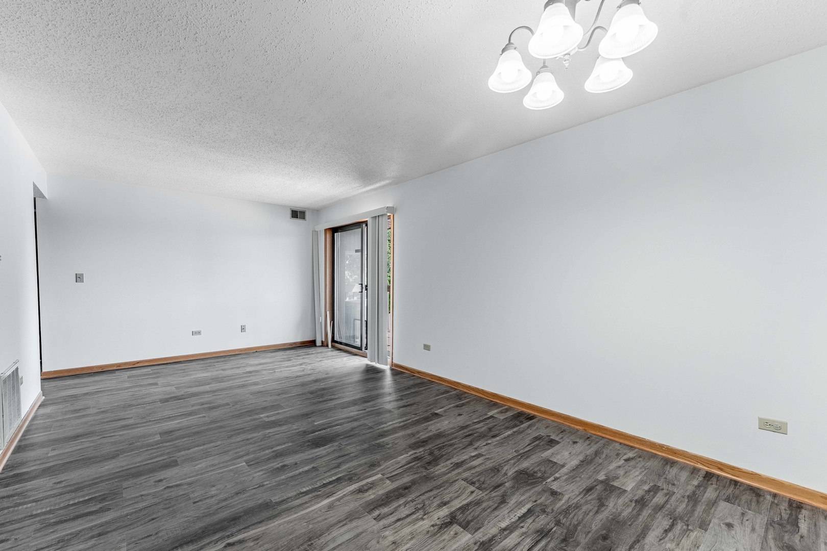 884 N Prairie AVE #2B, Joliet, IL 60435