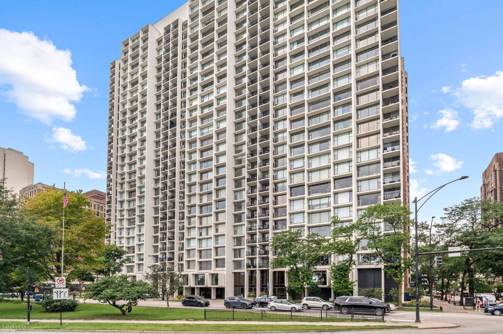 3200 N Lake Shore DR #225, Chicago, IL 60657