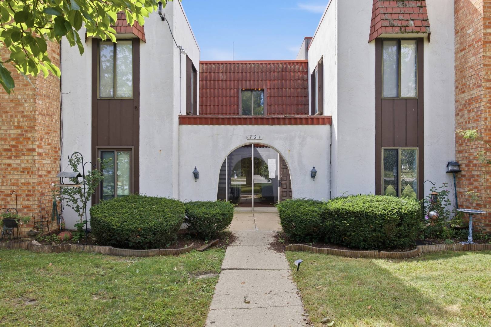 731 E Fullerton AVE #204, Glendale Heights, IL 60139
