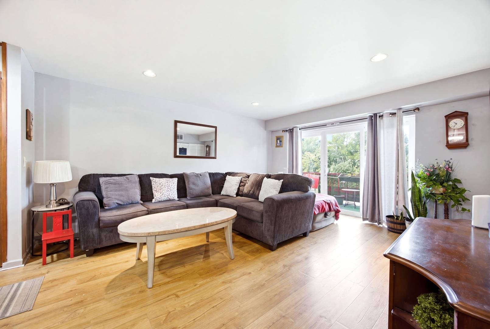 731 E Fullerton AVE #204, Glendale Heights, IL 60139