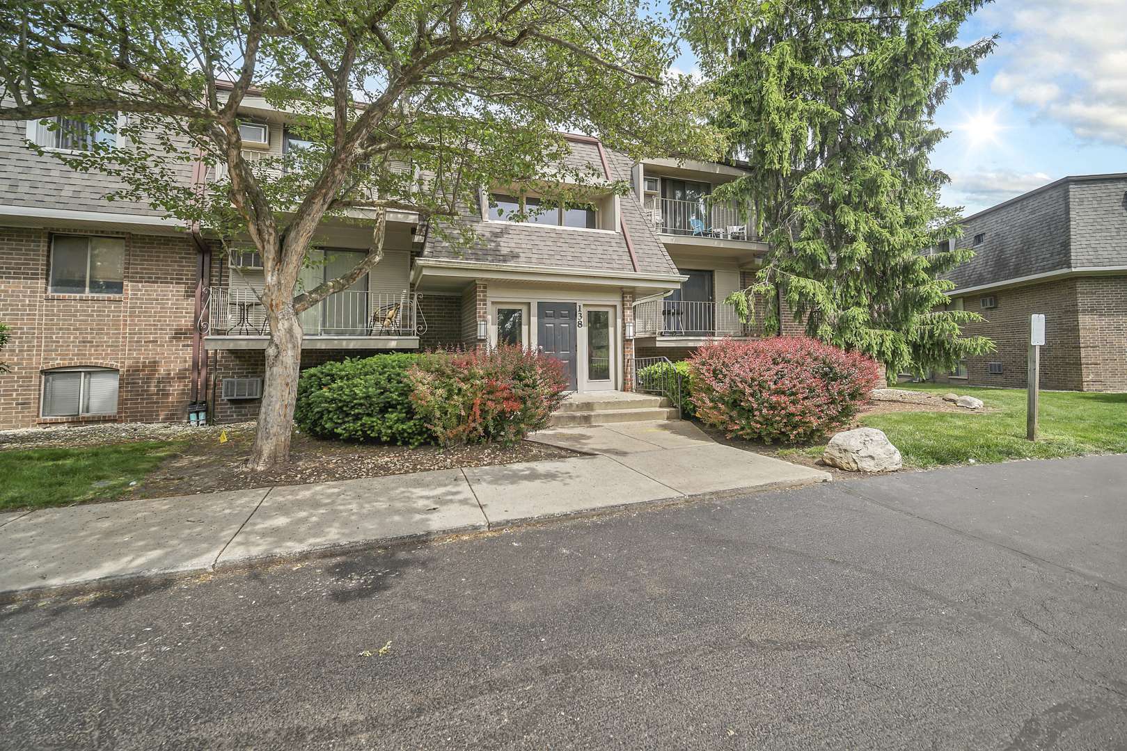 138 E Bailey RD #M, Naperville, IL 60565