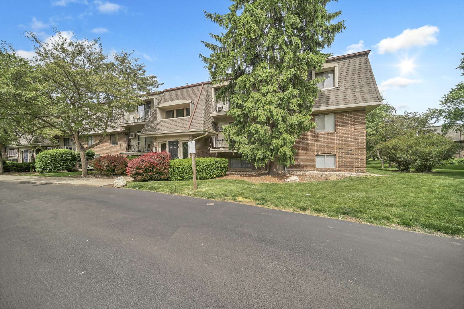 138 E Bailey RD #M, Naperville, IL 60565