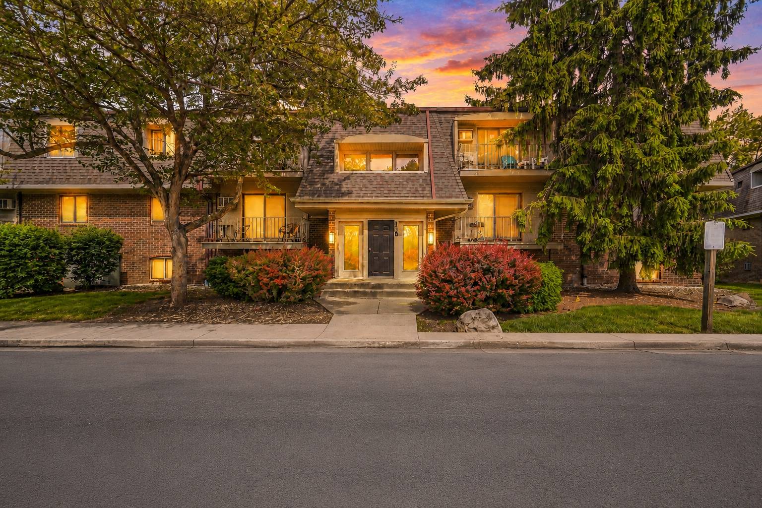 138 E Bailey RD #M, Naperville, IL 60565