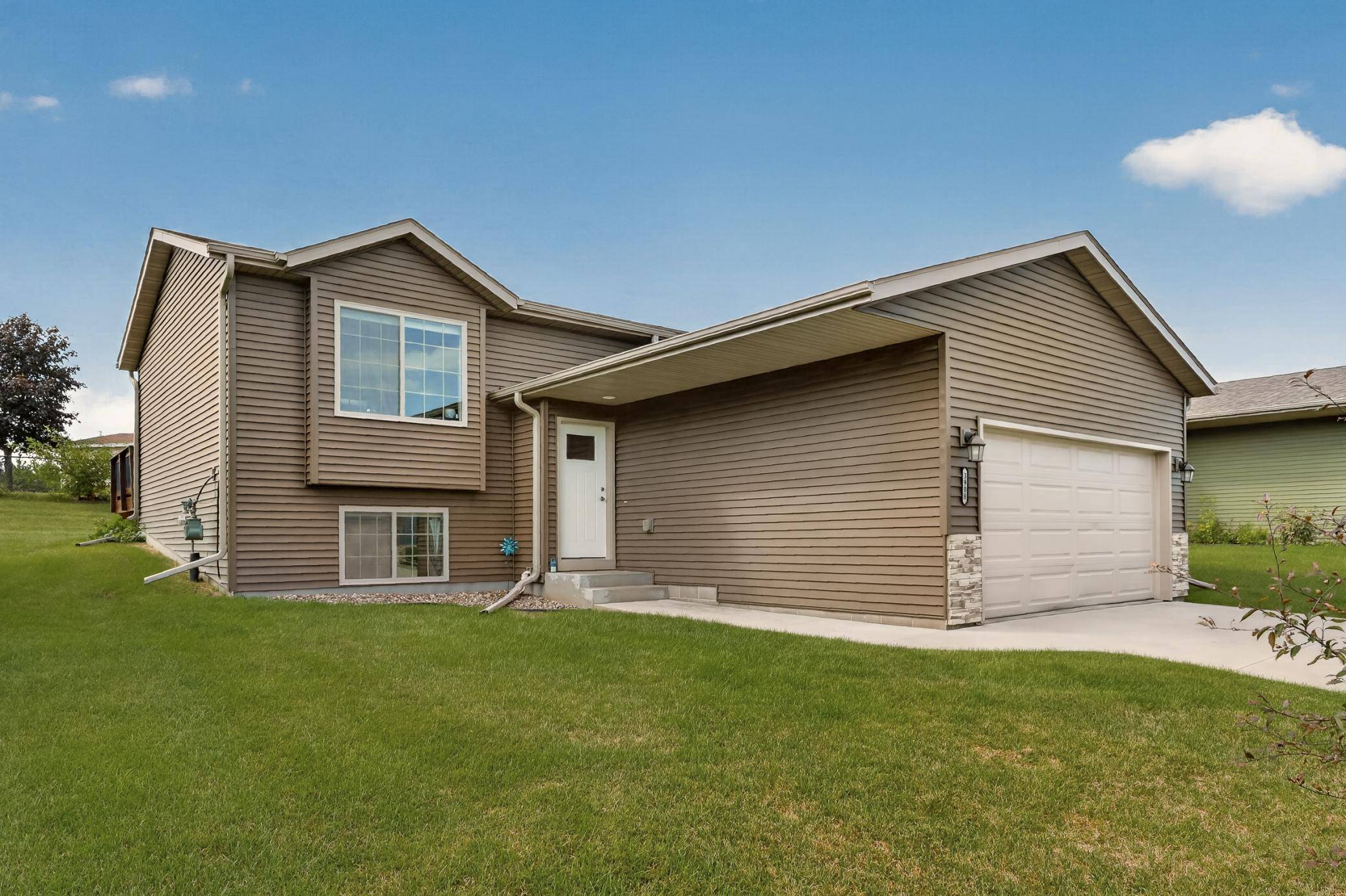 3908 Orchardview LN NW, Rochester, MN 55901
