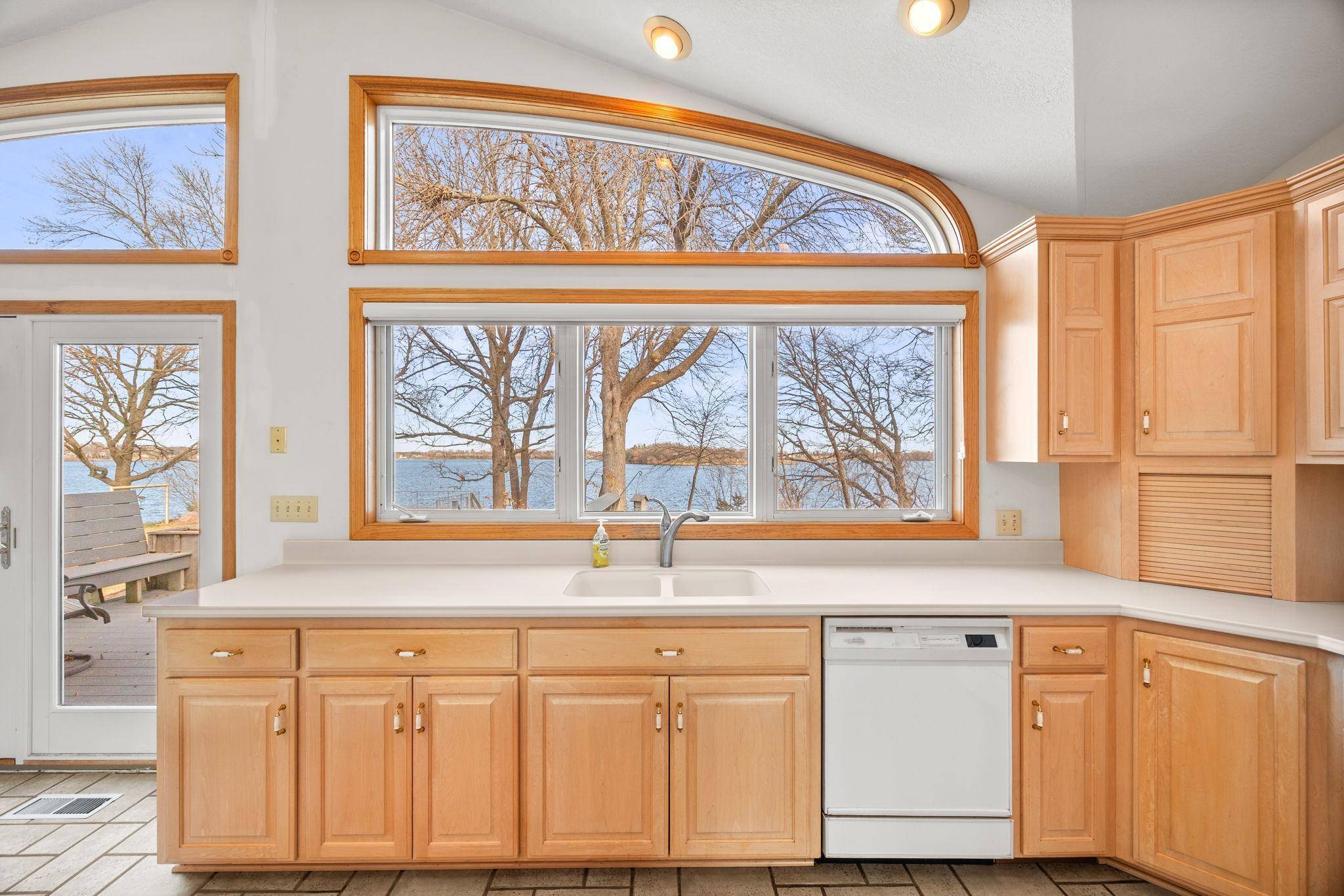362 S Shore DR, Winsted, MN 55395