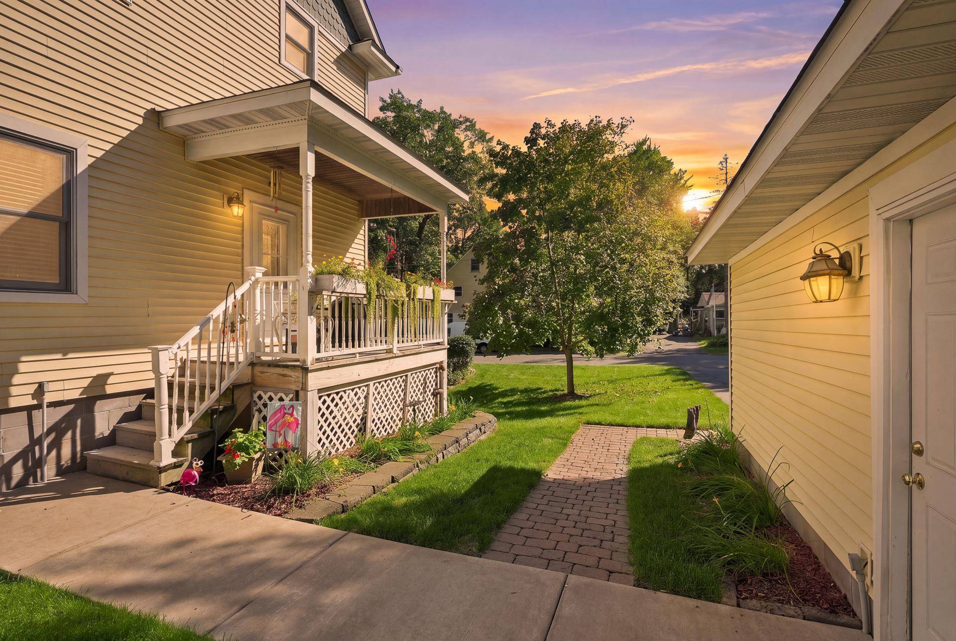 1402 4th ST N, Stillwater, MN 55082