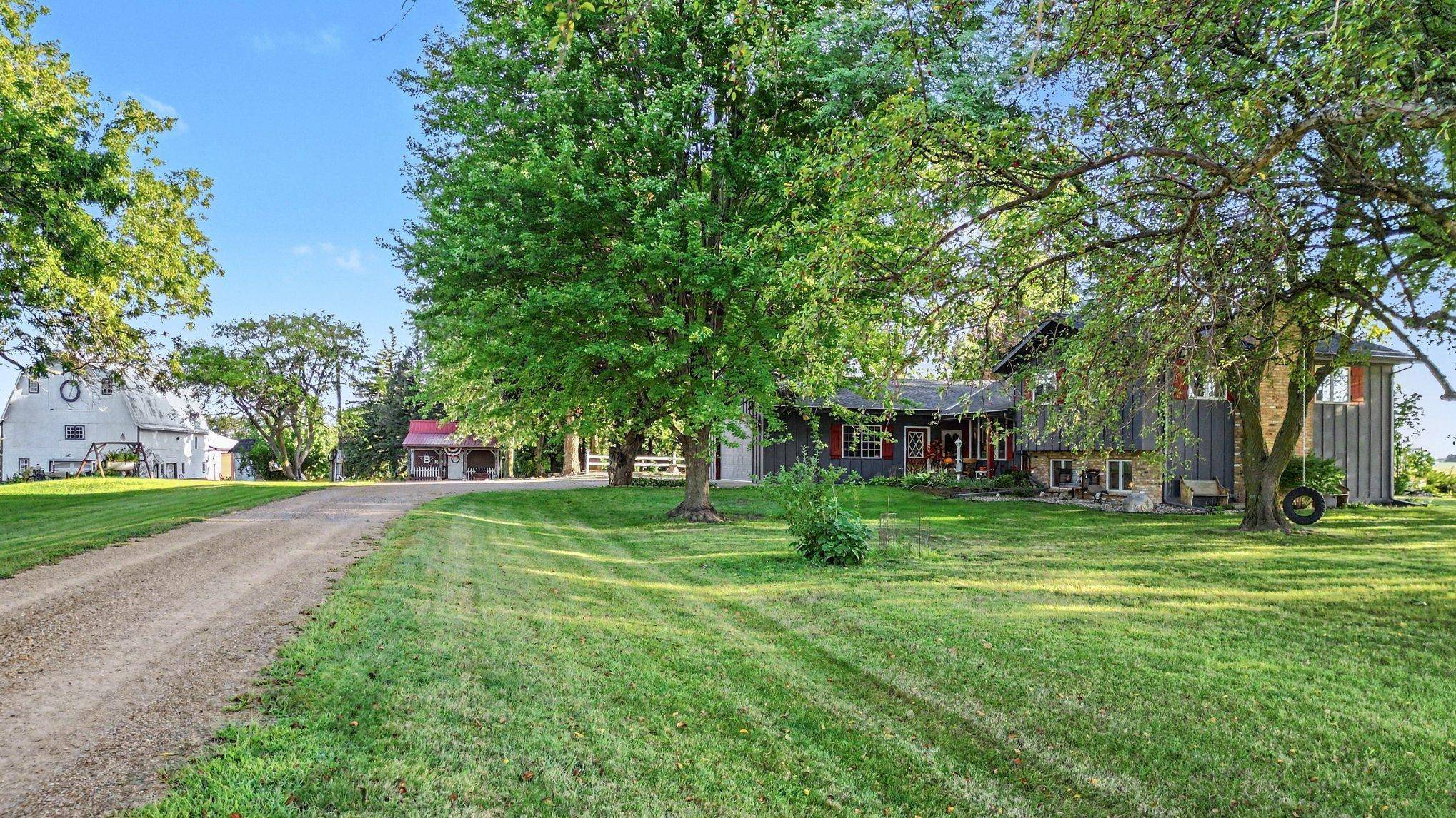 20258 380th ST, Le Center, MN 56057