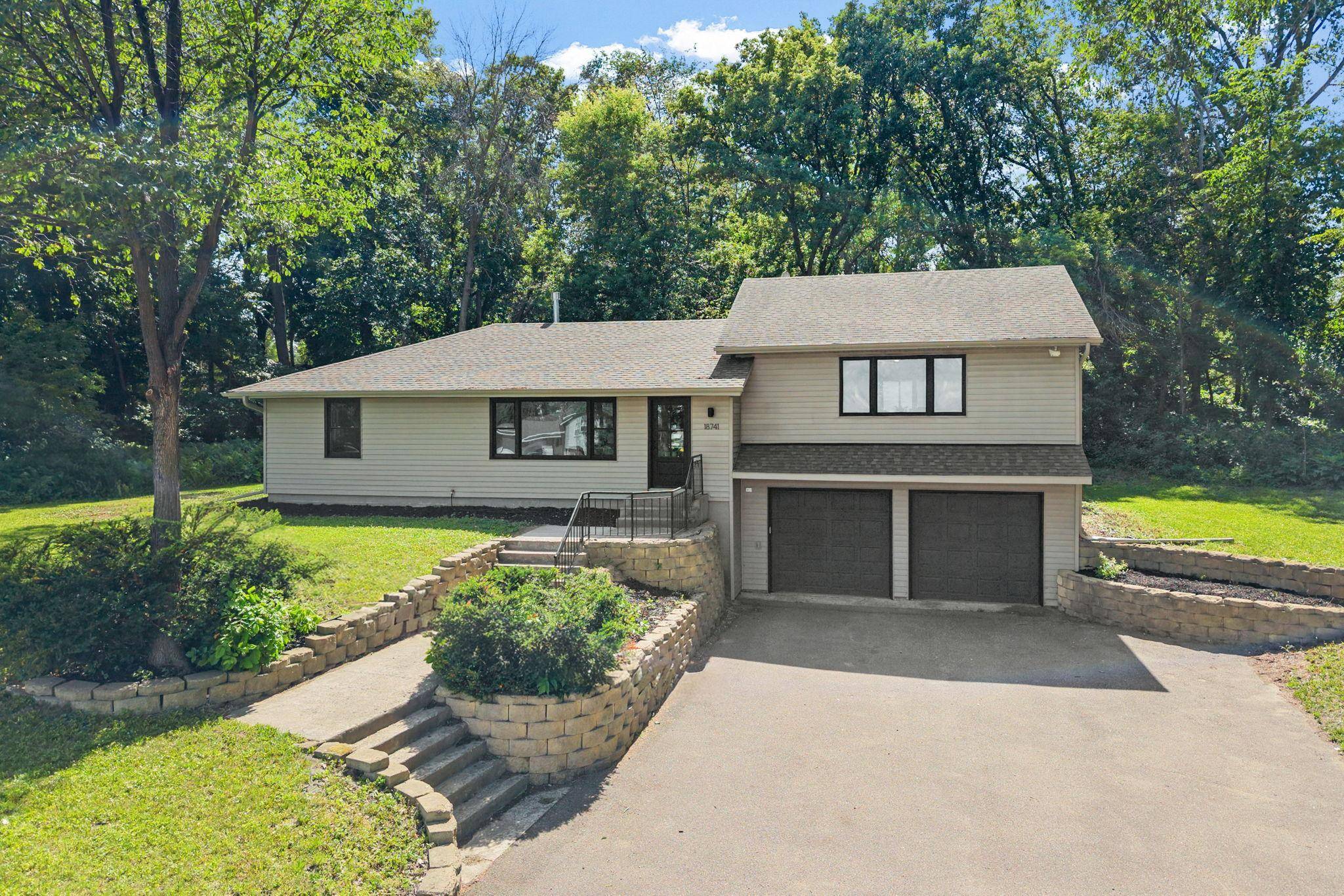 18741 Highview AVE, Lakeville, MN 55044
