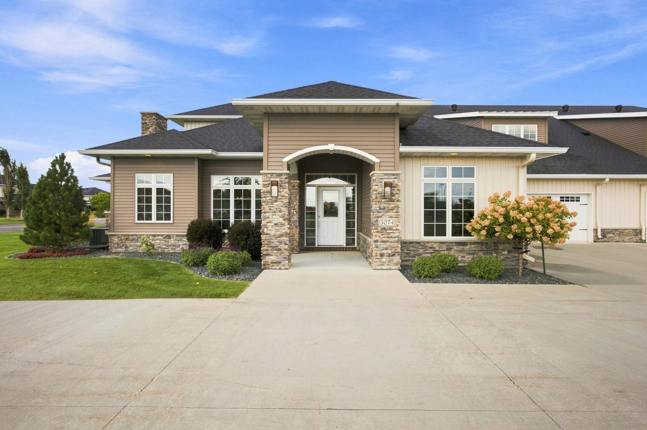 5074 Prosperity WAY S, Fargo, ND 58104