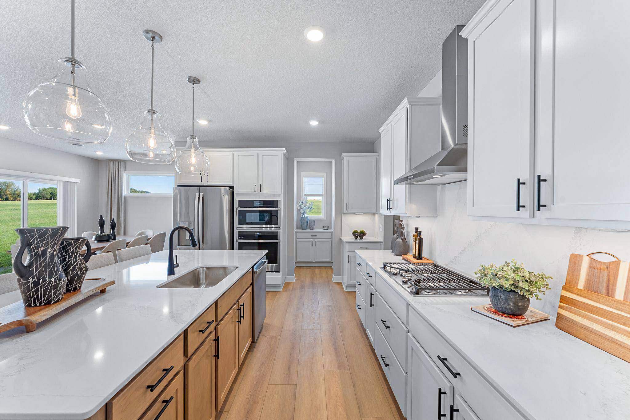 5222 Long Pointe Bay, Woodbury, MN 55129
