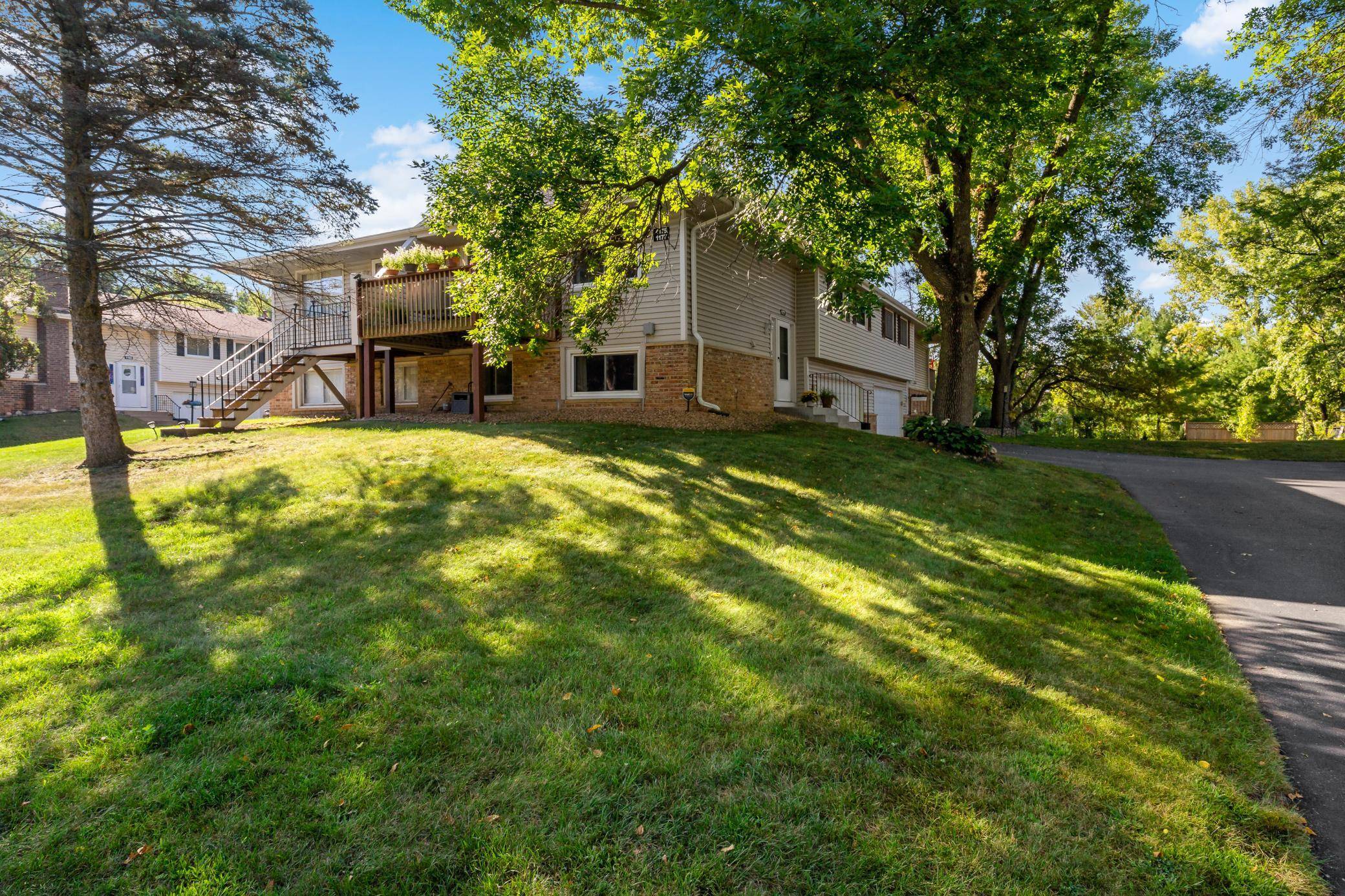 1177 Timbershore LN, Eagan, MN 55123
