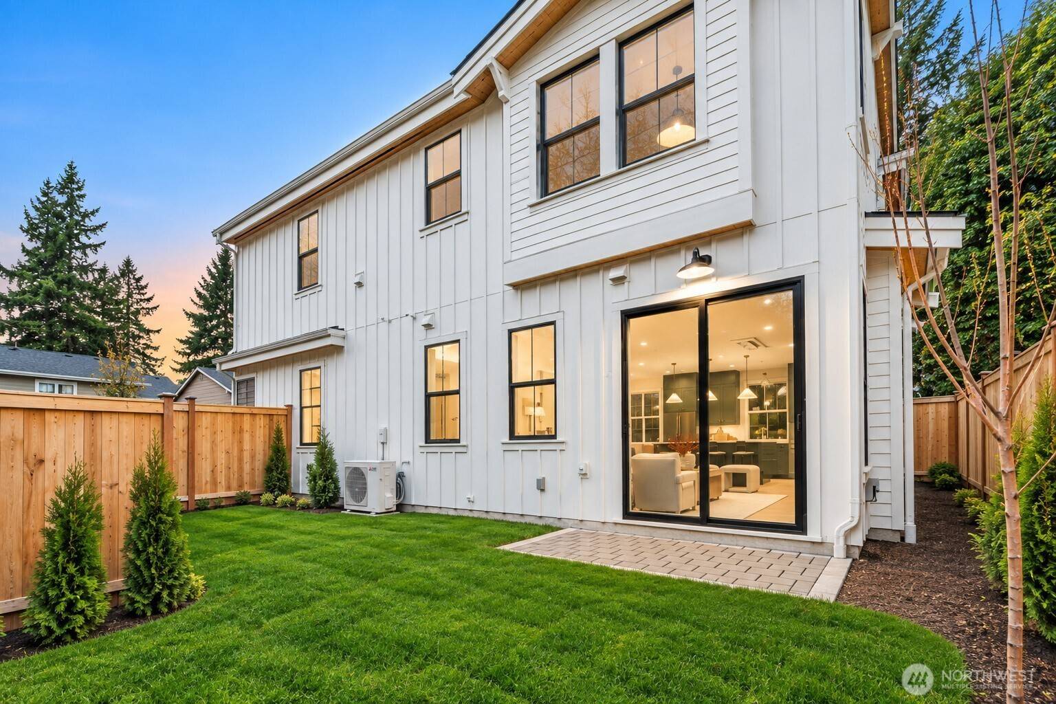 10612 NE 54th LN, Kirkland, WA 98033