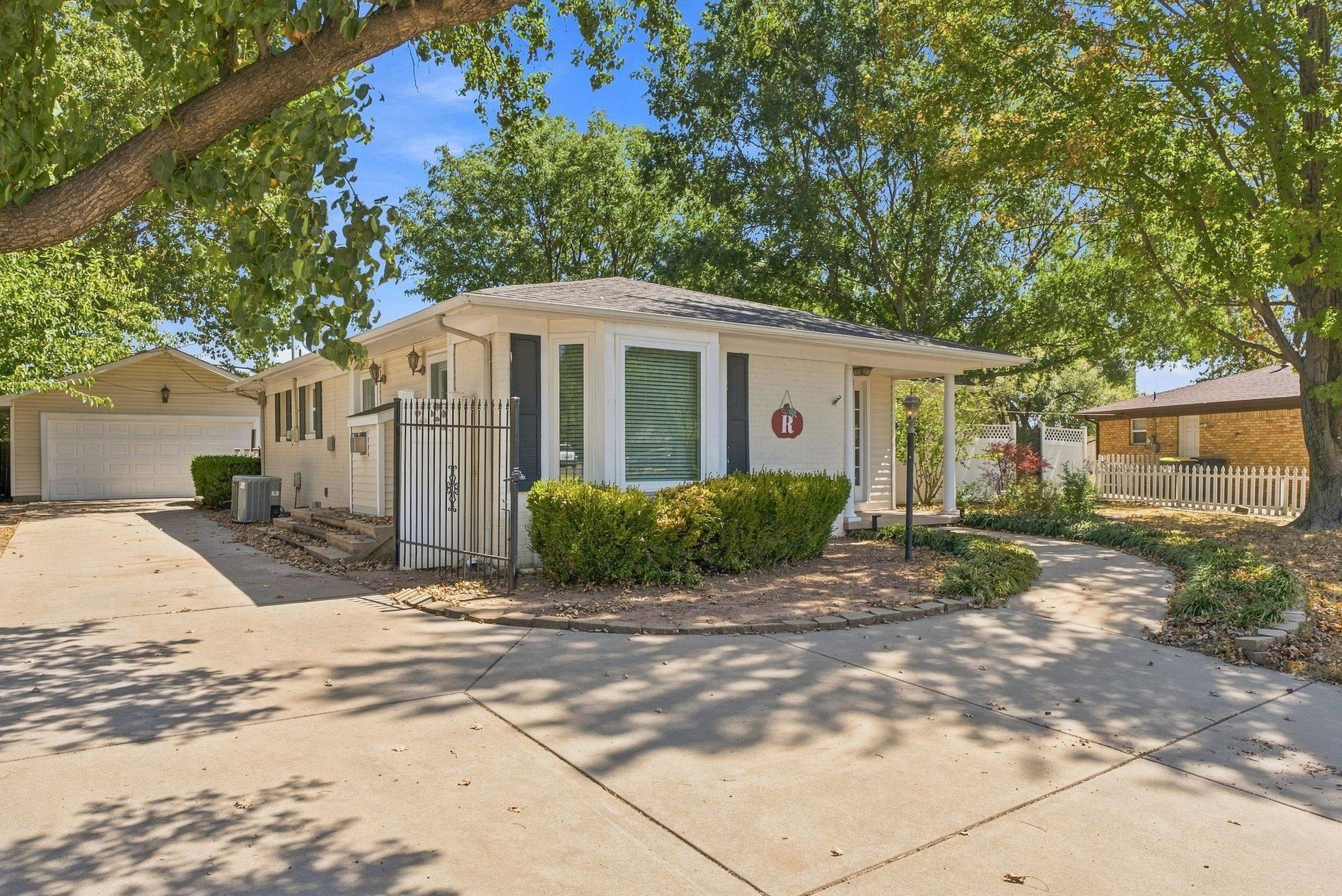 842 N Acadia, Wichita, KS 67212