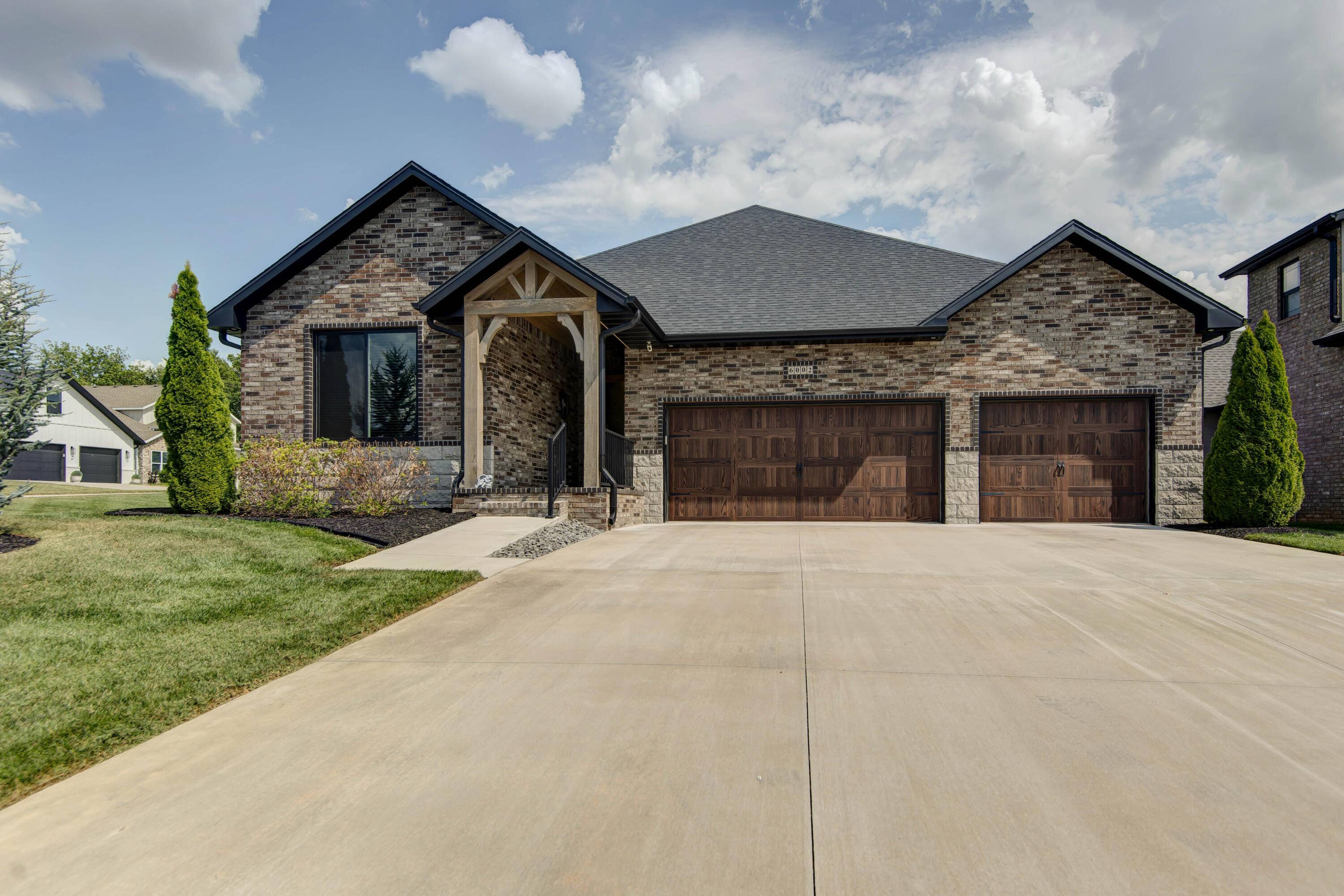 6002 S Kings AVE, Springfield, MO 65810