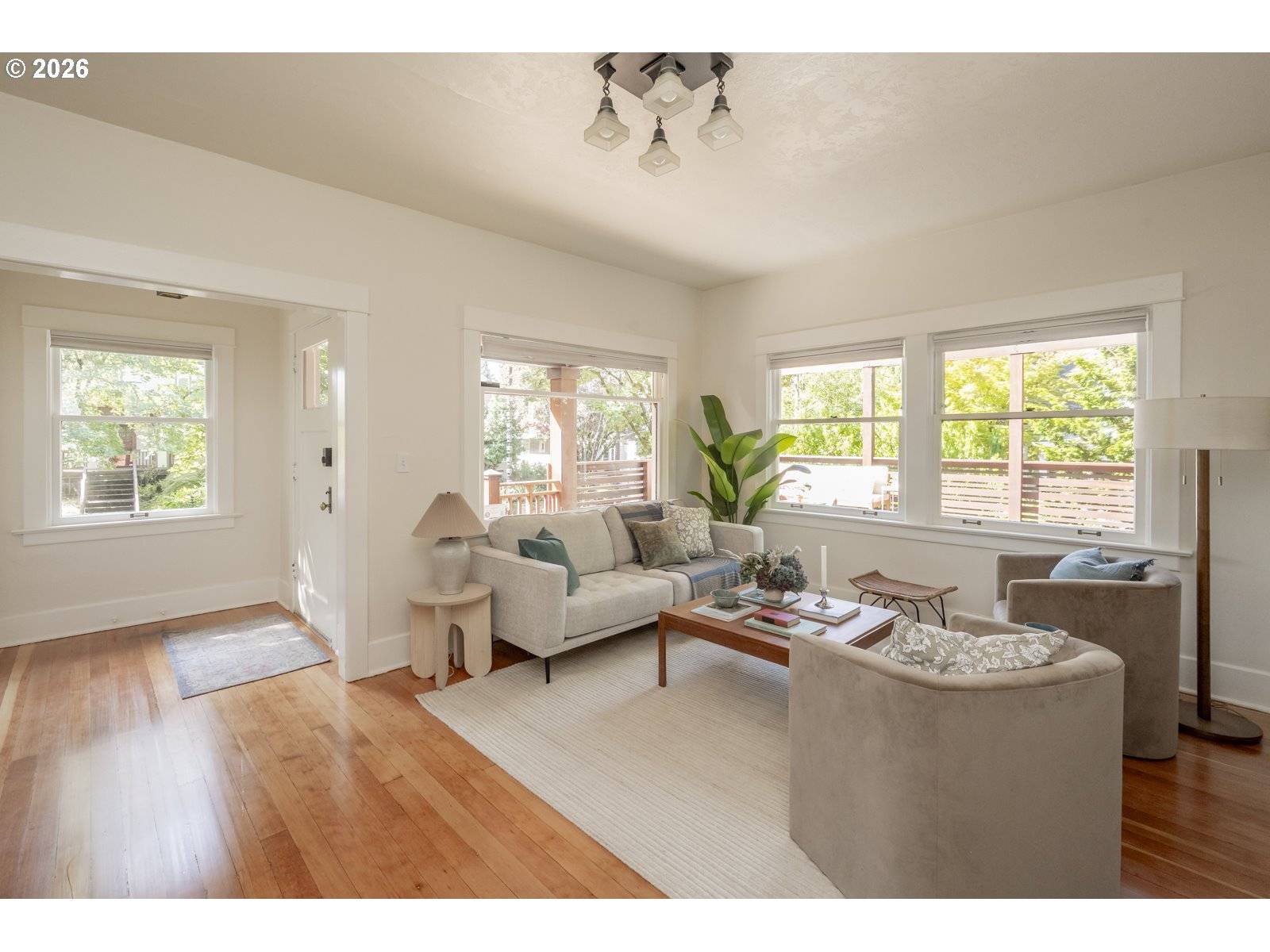 2415 SE IVON ST, Portland, OR 97202