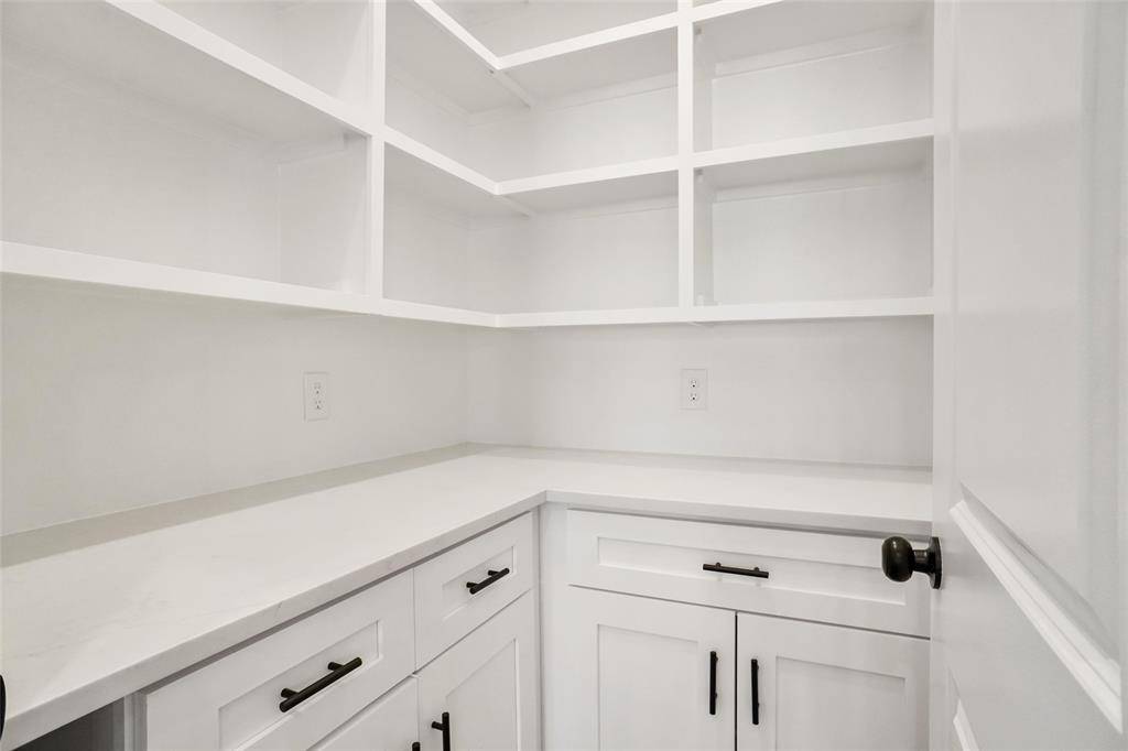 4913 Wichita Street, Granbury, TX 76048