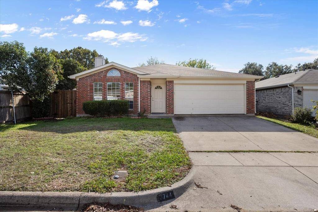 3744 Chaddybrook Lane, Fort Worth, TX 76137