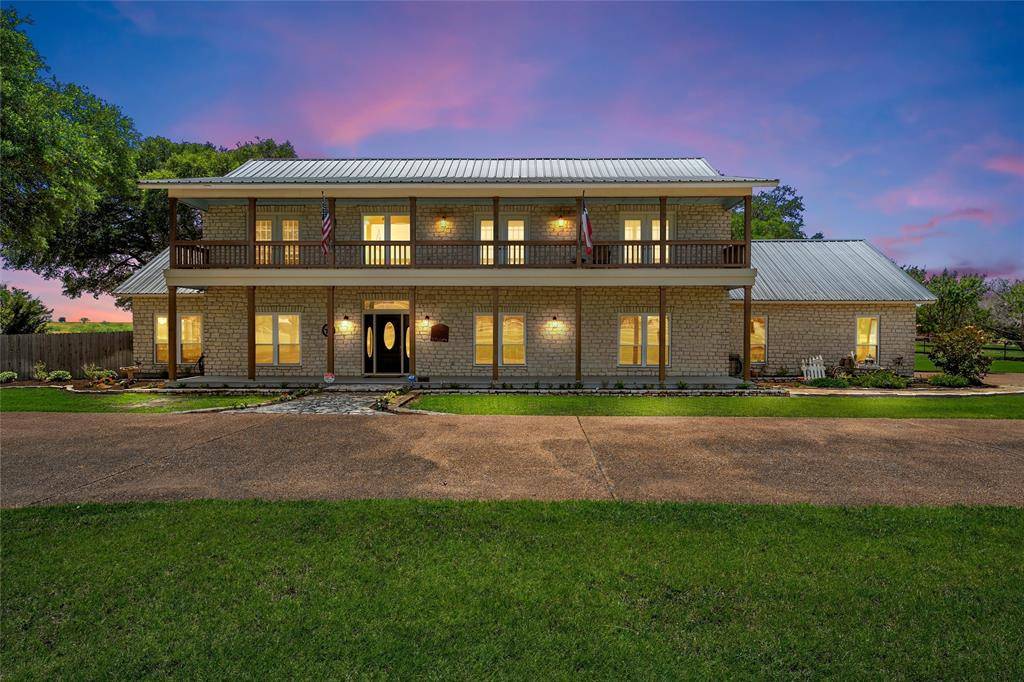 1010 Chapman Road, Crawford, TX 76638