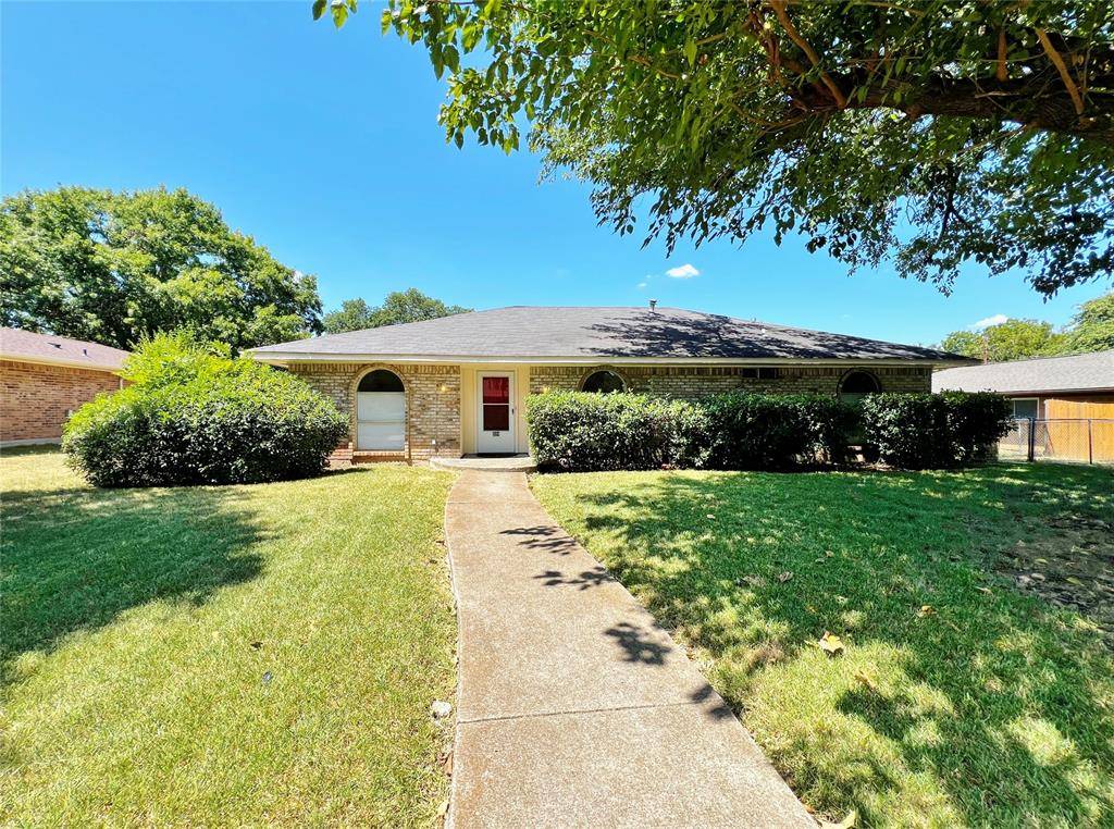 221 Connie Drive, Desoto, TX 75115