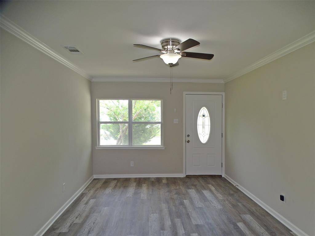 202 E Cober Drive, Grand Prairie, TX 75051