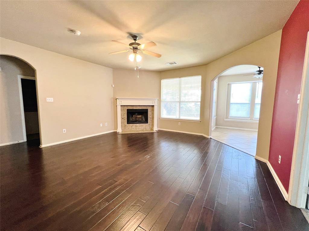 552 Kerry Street, Crowley, TX 76036