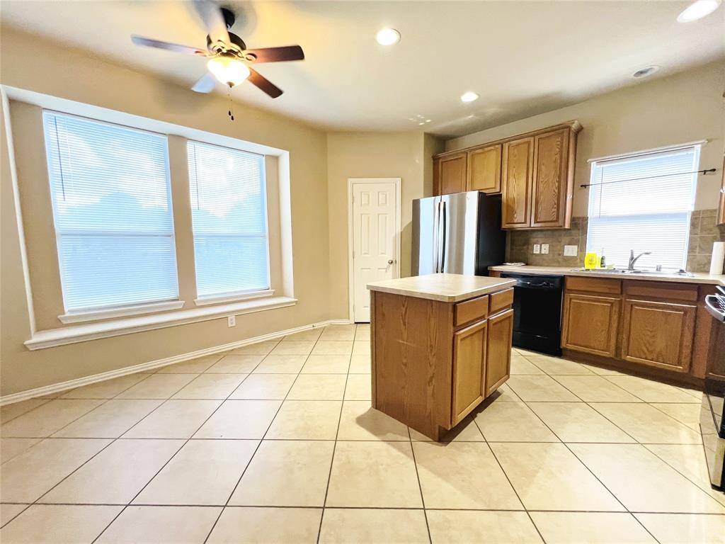 552 Kerry Street, Crowley, TX 76036