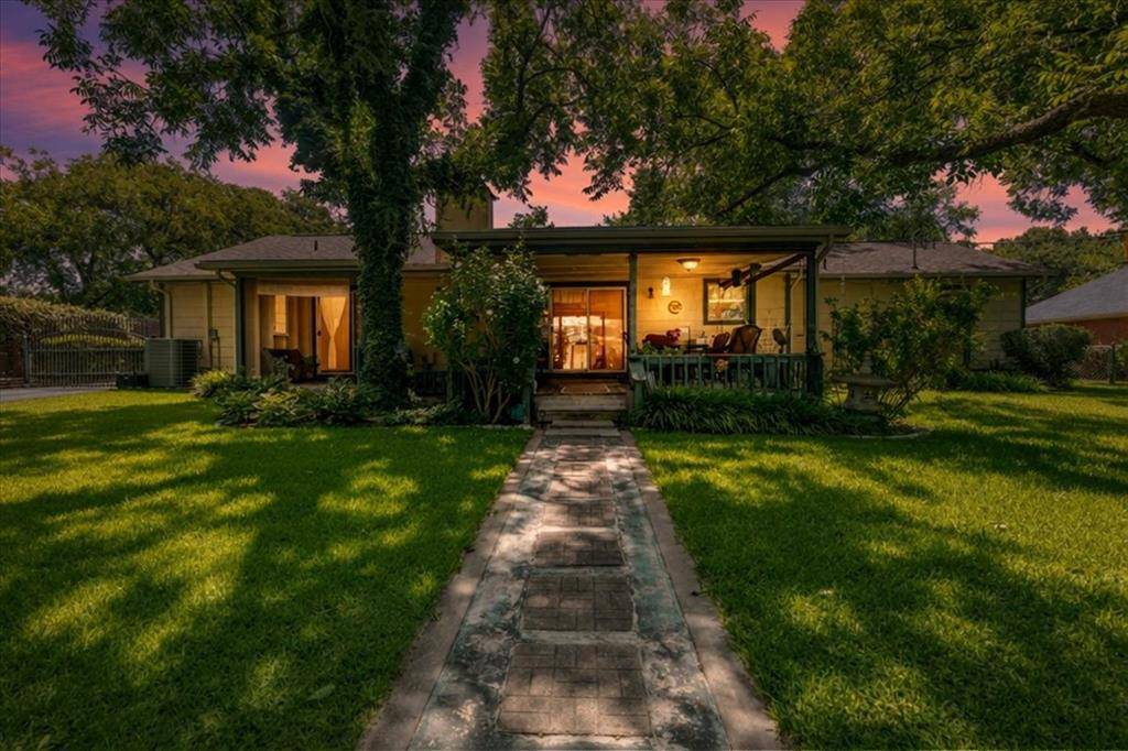 3908 Bandera Drive, De Cordova, TX 76049